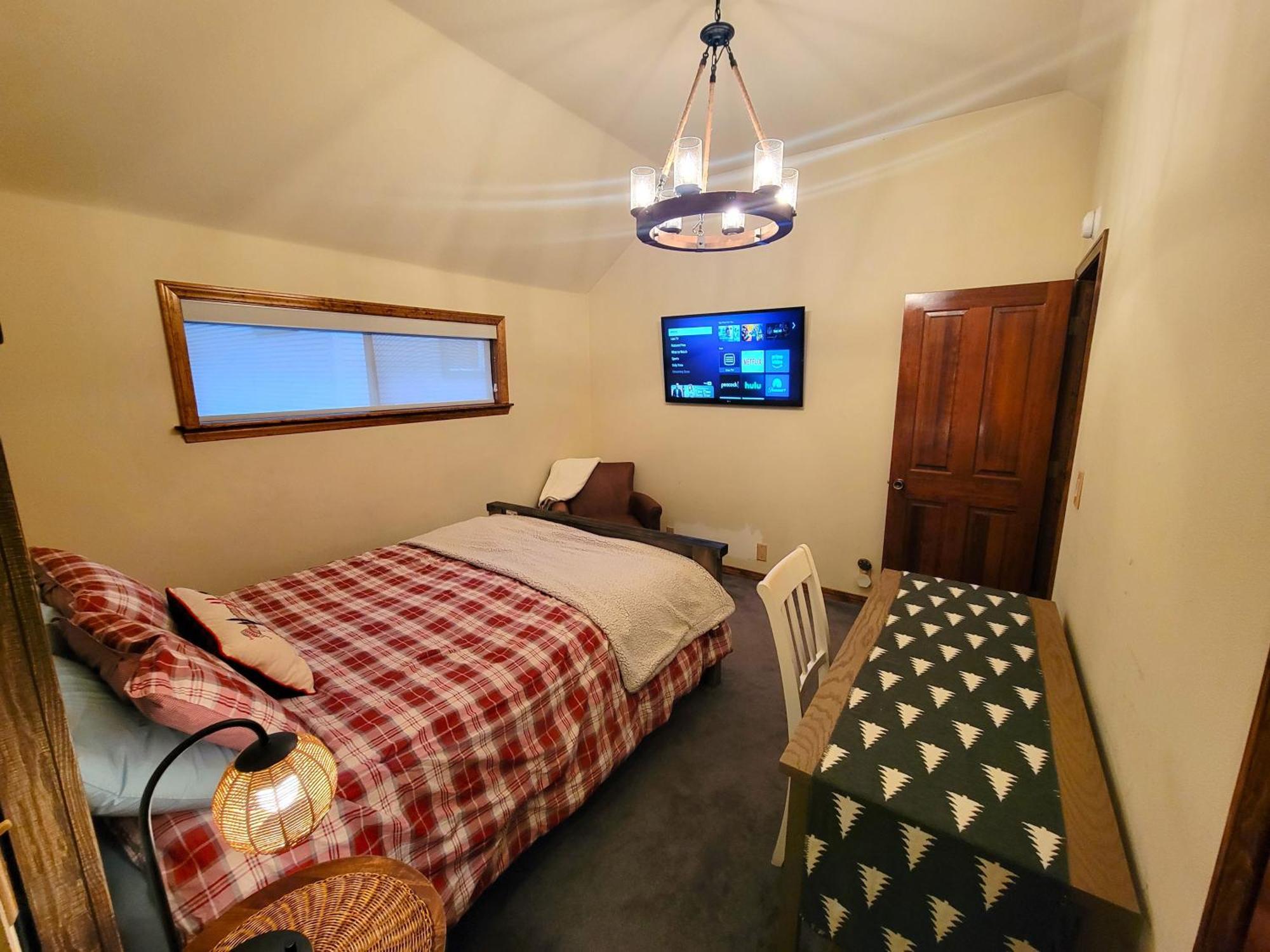 Four Seasons Getaway-Private Hot Spa With Pine Tree Views-Walk To Village And Pineknot Trailhead-Plus King Bed! Big Bear Lake Dış mekan fotoğraf
