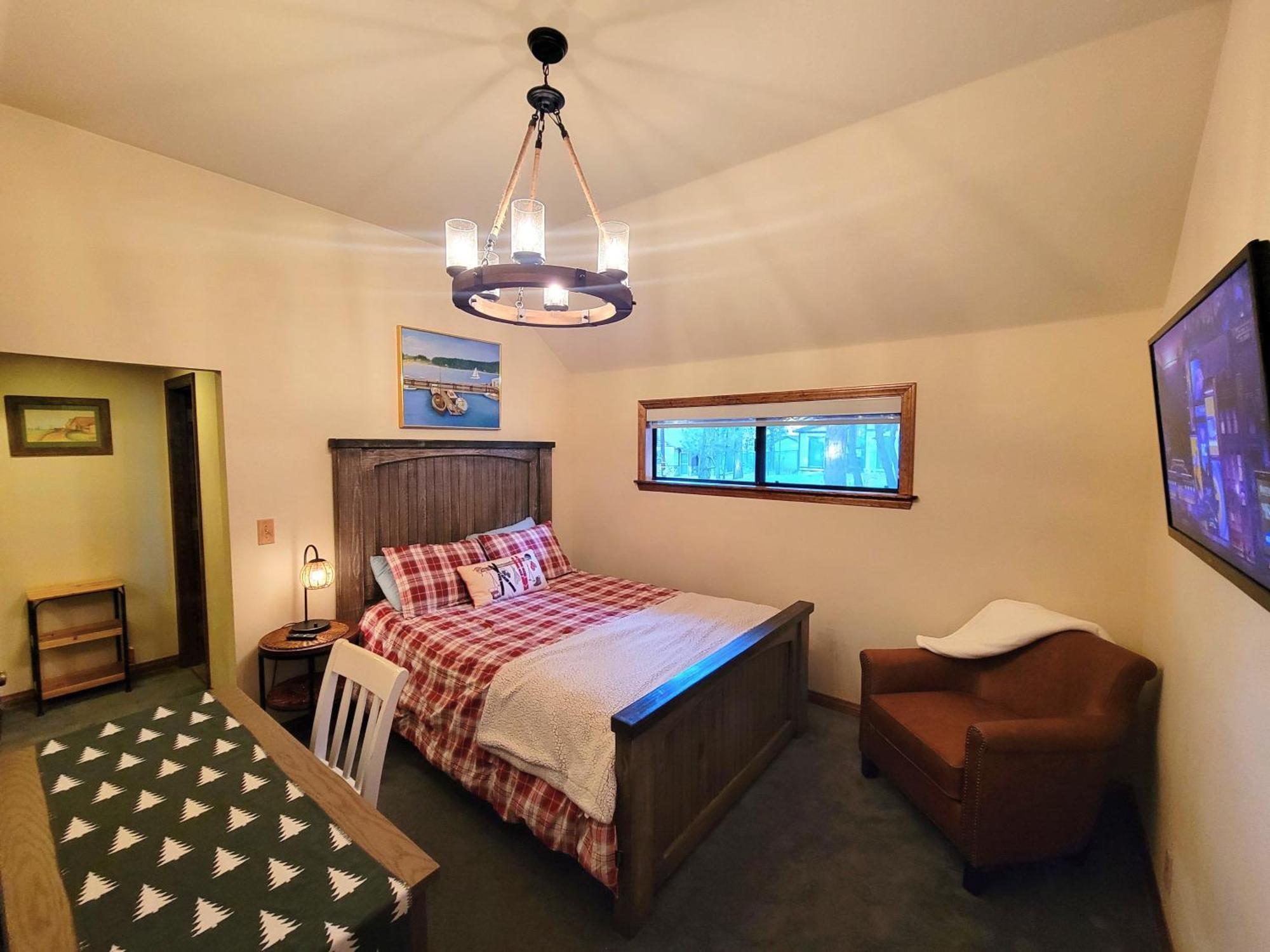 Four Seasons Getaway-Private Hot Spa With Pine Tree Views-Walk To Village And Pineknot Trailhead-Plus King Bed! Big Bear Lake Dış mekan fotoğraf